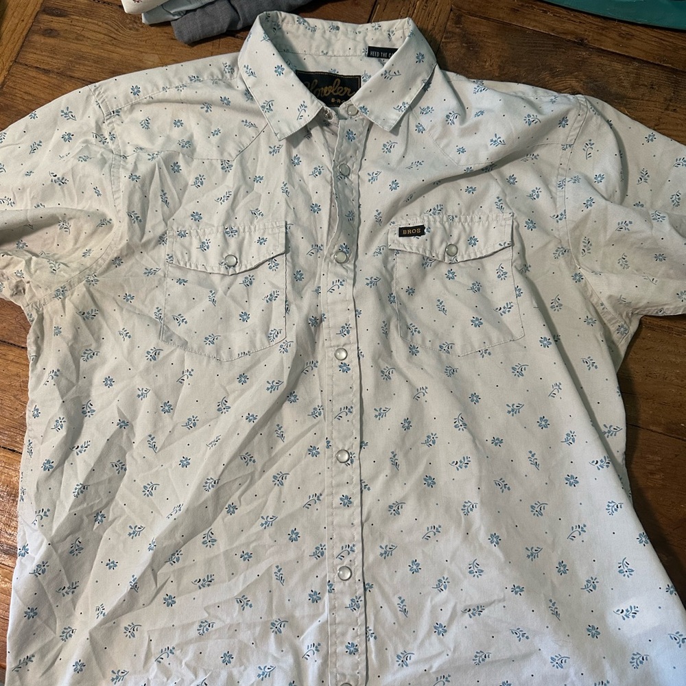 Howler brothers pearl snap short sleeve shirt. Large